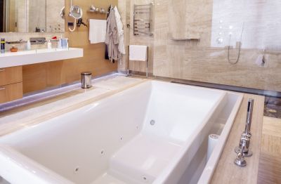 Elegant Bathtub with Modern Fixtures